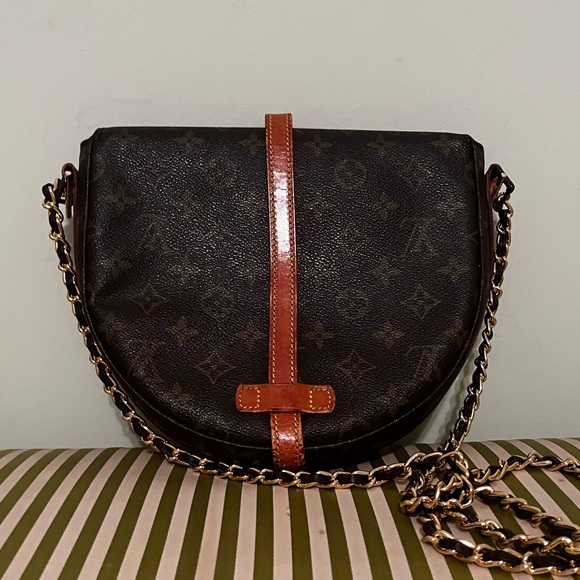 Louis Vuitton Crossbody! - Picture 9 of 16